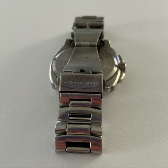 Vintage Andrew Marc A21001TP01 Water Resistant Watch - Needs Battery Replaced - Picture 6 of 16